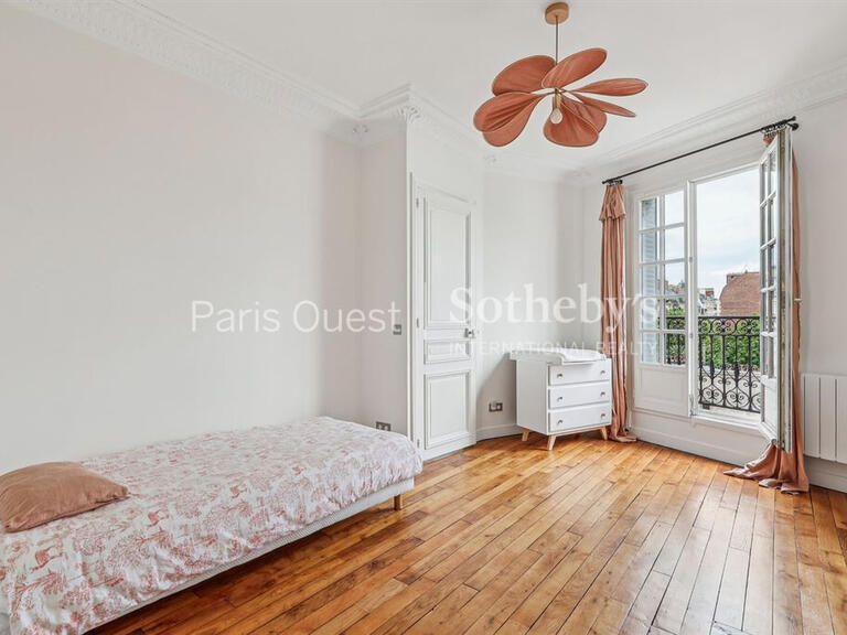 Appartement Paris 16e - 3 chambres - 121m²