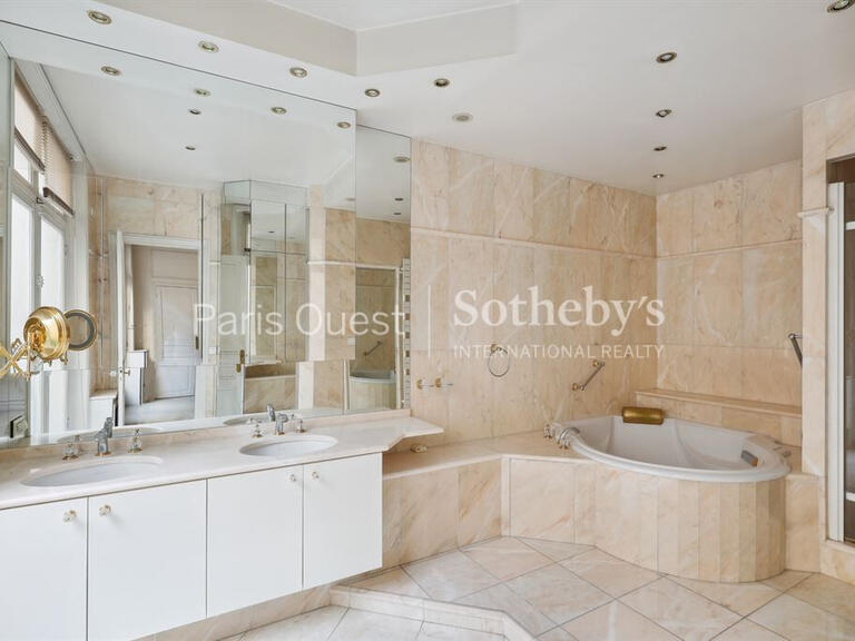 Apartment Paris 16e - 5 bedrooms - 371m²