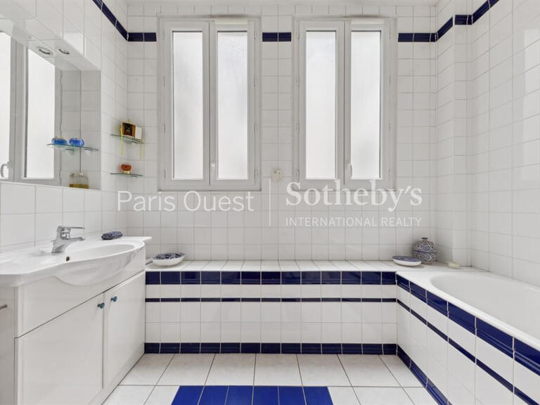 Appartement Paris 16e - 4 chambres - 243m²