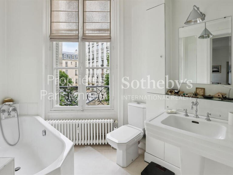 Apartment Paris 16e - 2 bedrooms - 244m²