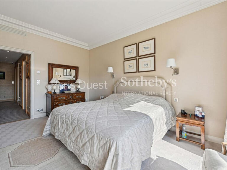 Apartment Paris 16e - 2 bedrooms - 210m²