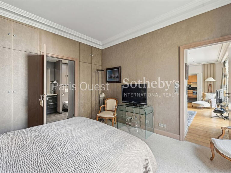 Apartment Paris 16e - 2 bedrooms - 210m²