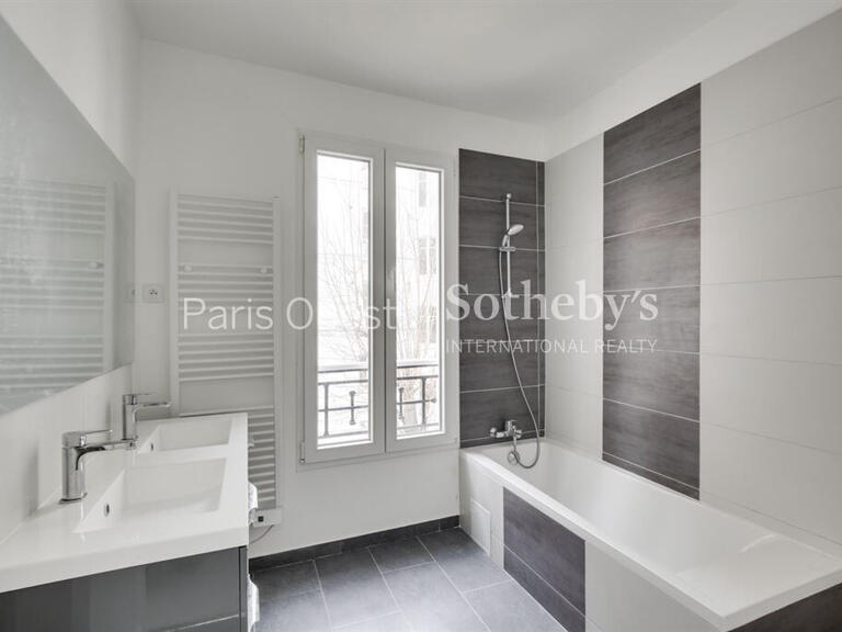 Sale House Paris 17e - 2 bedrooms