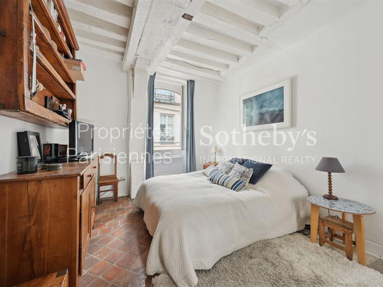 Sale Apartment Paris 1er - 4 bedrooms