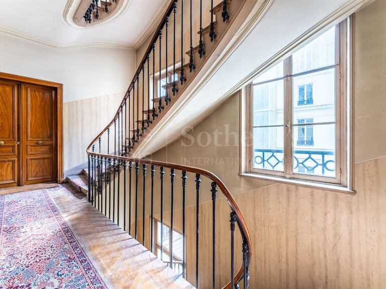 Sale Apartment Paris 1er - 2 bedrooms