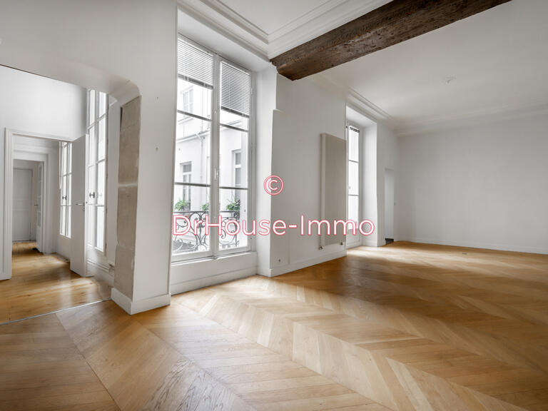 Appartement Paris 3e - 2 chambres - 77m²