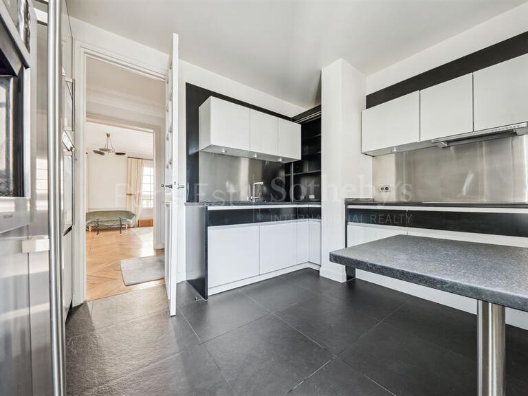 Sale Apartment Paris 6e - 2 bedrooms