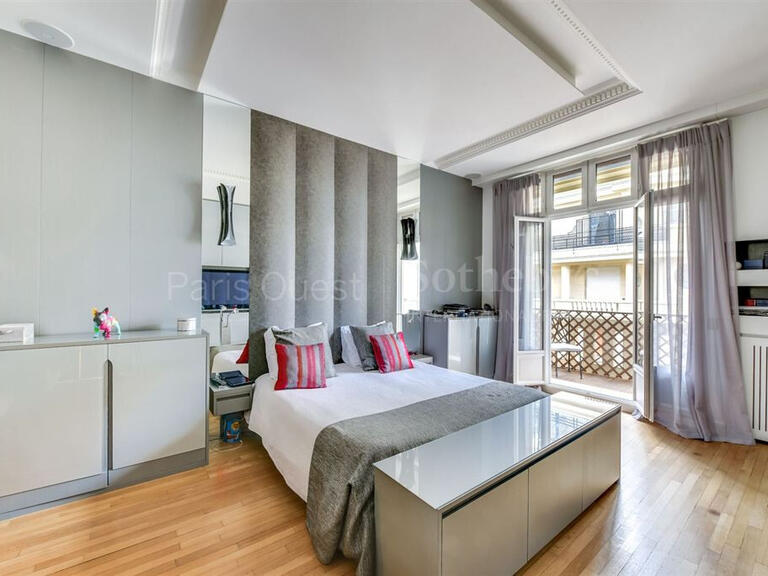 Sale Apartment Paris - 3 bedrooms