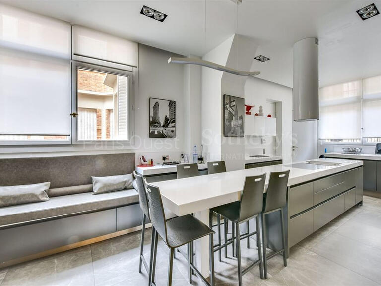 Sale Apartment Paris - 3 bedrooms