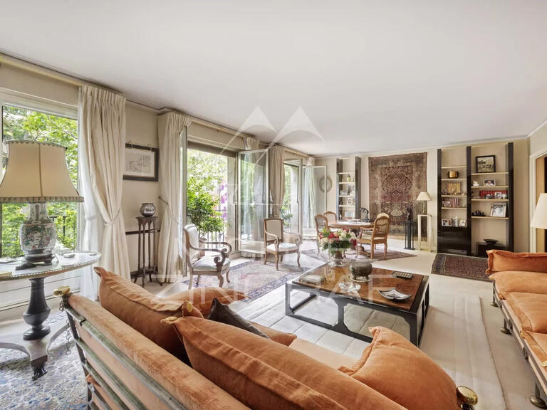 Sale Apartment Paris 7e - 2 bedrooms