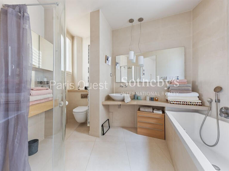 Sale Apartment Paris 8e - 3 bedrooms