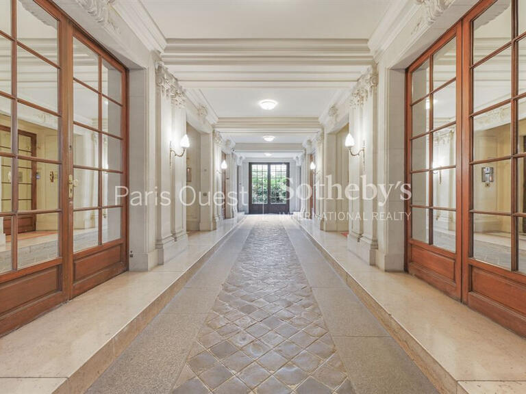 Apartment Paris 8e - 65m²