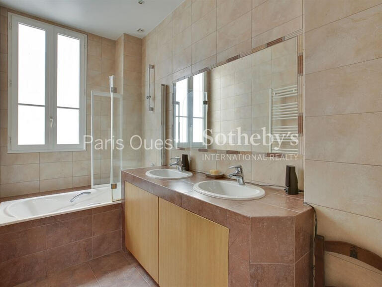 Appartement Paris 8e - 5 chambres - 173m²