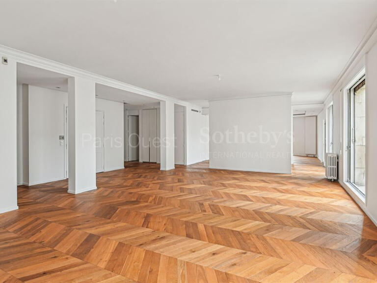 Appartement Paris 8e - 3 chambres - 245m²