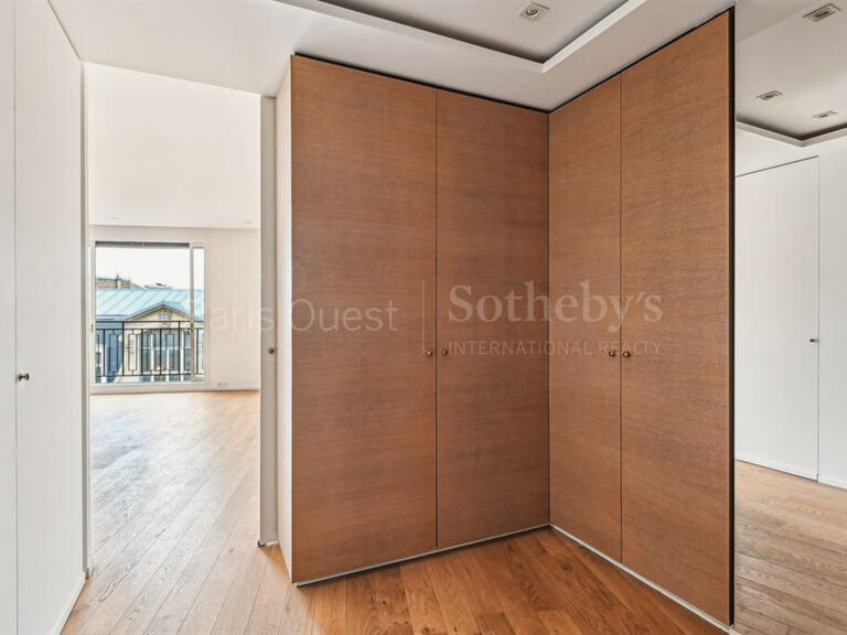 Appartement Paris 8e - 3 chambres - 245m²