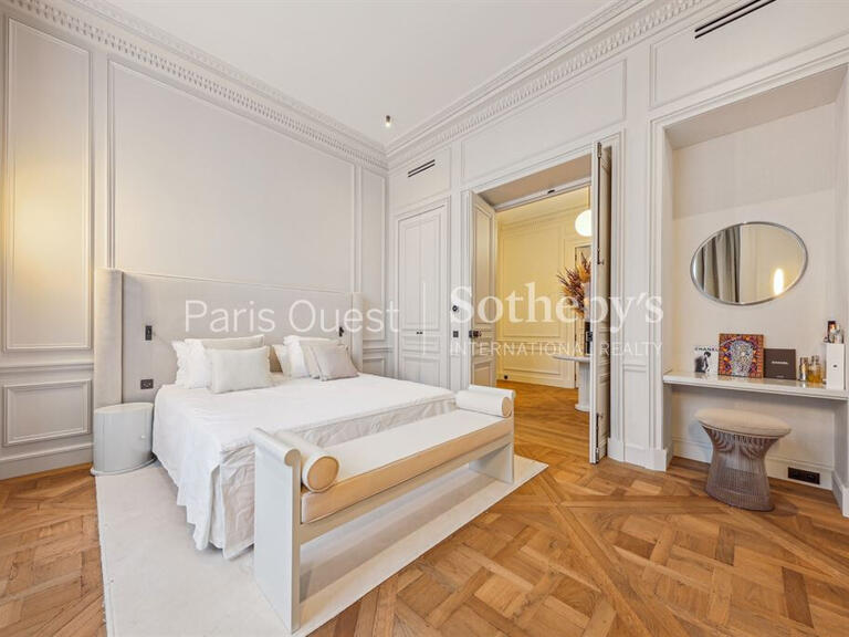 Appartement Paris 8e - 3 chambres - 216m²