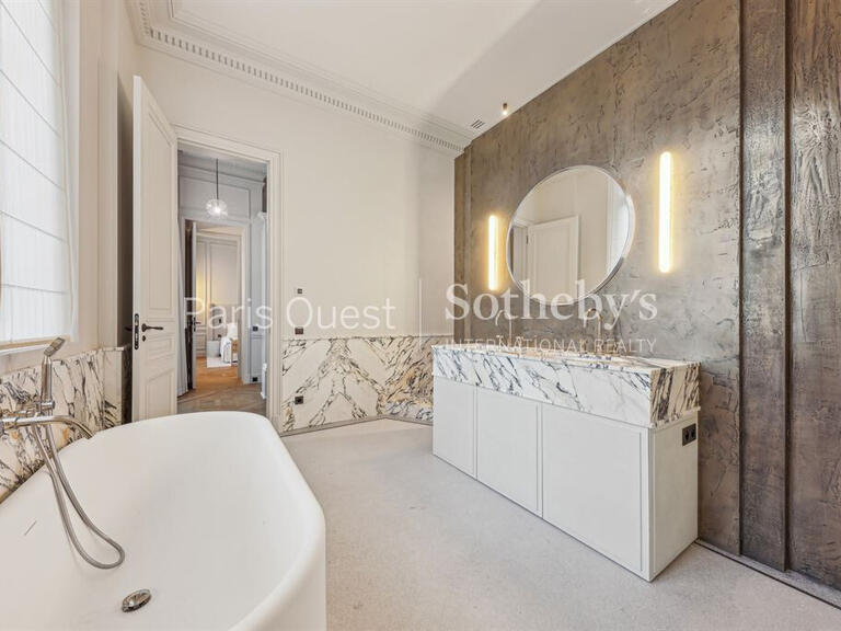 Appartement Paris 8e - 3 chambres - 216m²