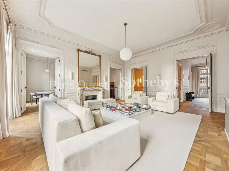 Appartement Paris 8e - 3 chambres - 216m²