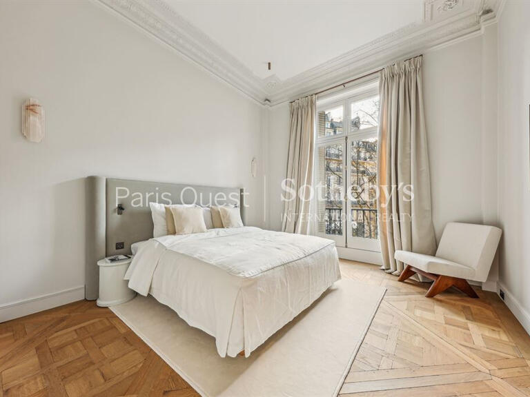 Appartement Paris 8e - 3 chambres - 216m²