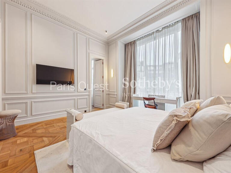 Appartement Paris 8e - 3 chambres - 216m²