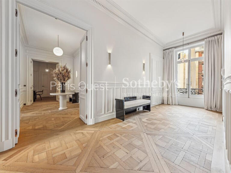 Appartement Paris 8e - 3 chambres - 216m²