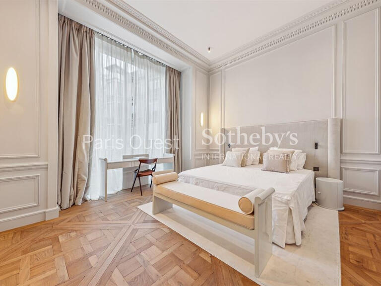 Appartement Paris 8e - 3 chambres - 216m²