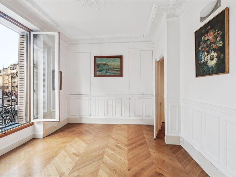 Sale Apartment Paris 9e - 3 bedrooms