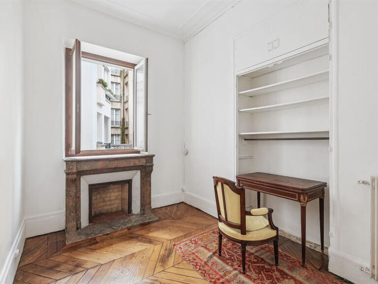 Sale Apartment Paris 9e - 3 bedrooms