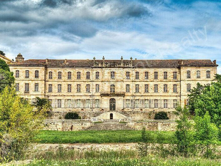 Château Pézenas - 30 chambres - 6200m²