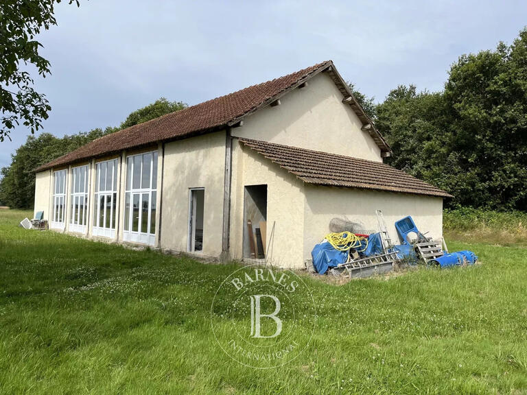 Propriété Pierrefitte-sur-Sauldre - 600m²