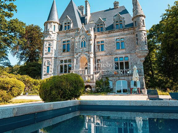 Castle Plaudren - 13 bedrooms - 900m²