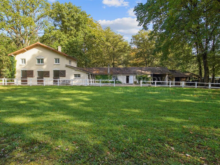 Maison Poigny-la-Forêt - 4 chambres - 425m²