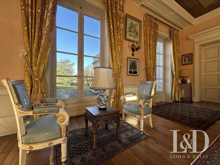 Castle Poitiers - 8 bedrooms - 632m²