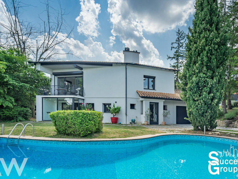 Villa Poleymieux-au-Mont-d'Or - 4 bedrooms - 147m²