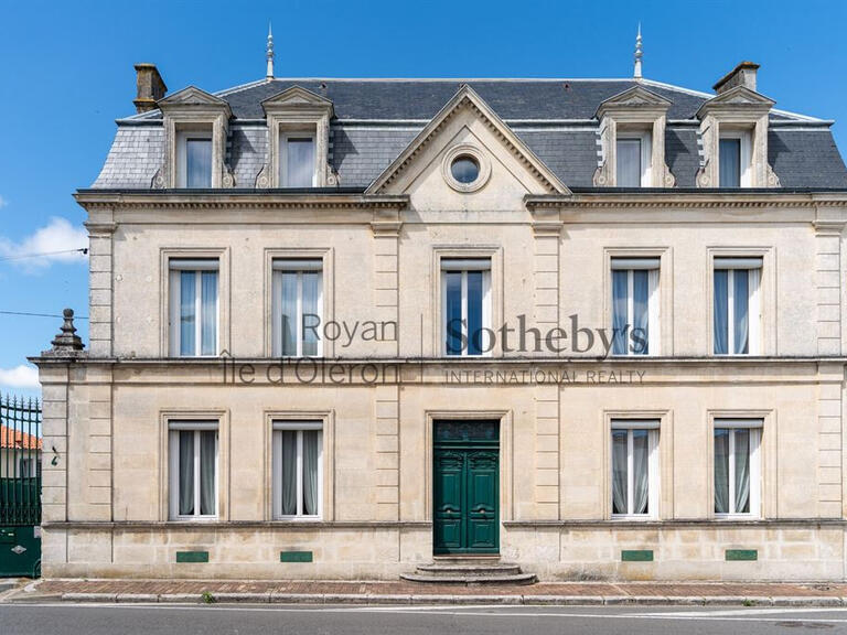 Maison Pont-l'Abbé-d'Arnoult - 4 chambres - 248m²