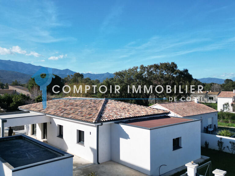 Villa Prunelli-di-Fiumorbo - 4 chambres - 140m²