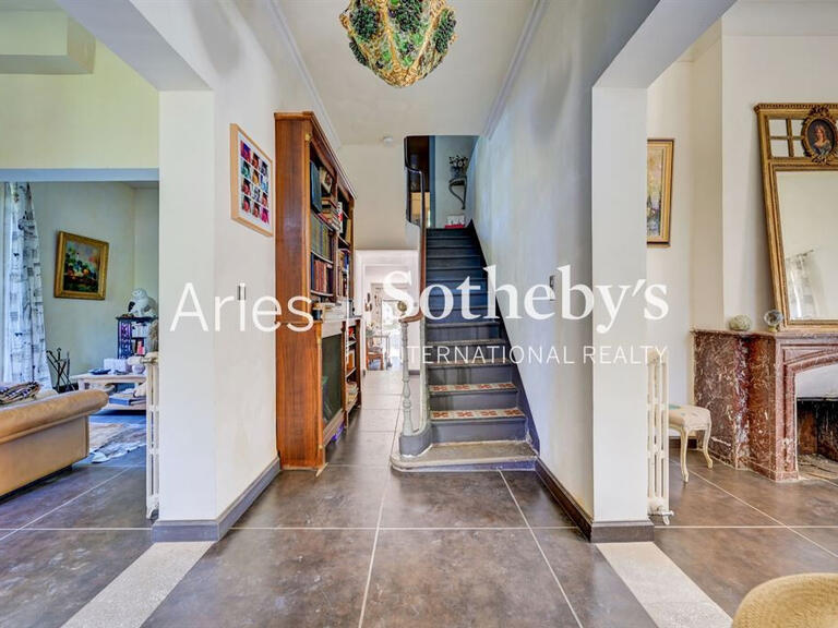 House raphele-les-arles - 5 bedrooms - 270m²