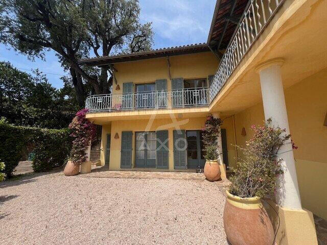 House Rayol-Canadel-sur-Mer