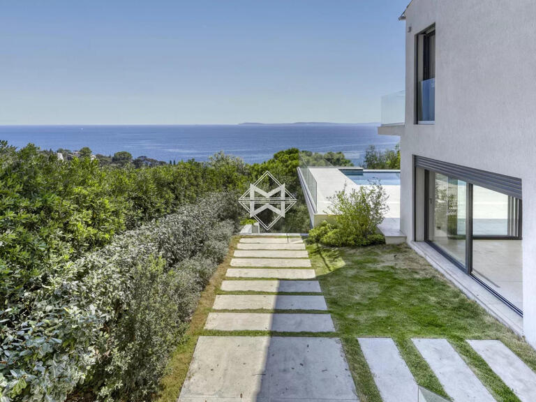 Villa Rayol-Canadel-sur-Mer - 4 bedrooms - 220m²