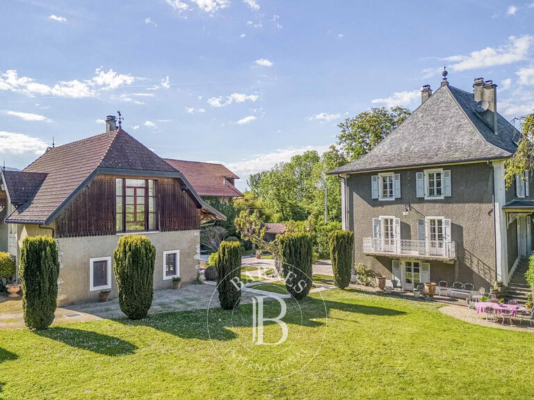 Propriété Reignier - 9 chambres - 875m²