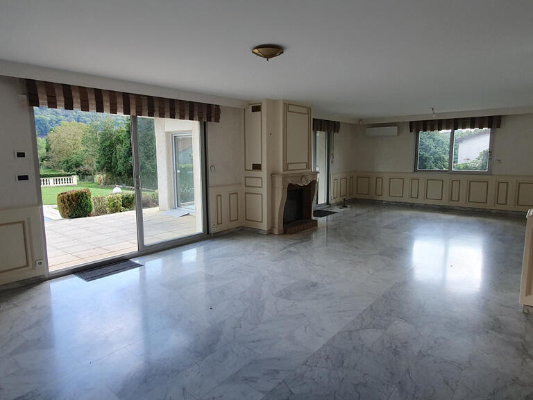 Villa Roche-lez-Beaupré - 5 chambres - 260m²