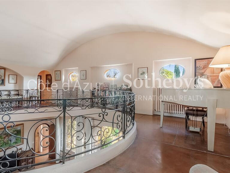 House Roquebrune-sur-Argens - 8 bedrooms - 391m²