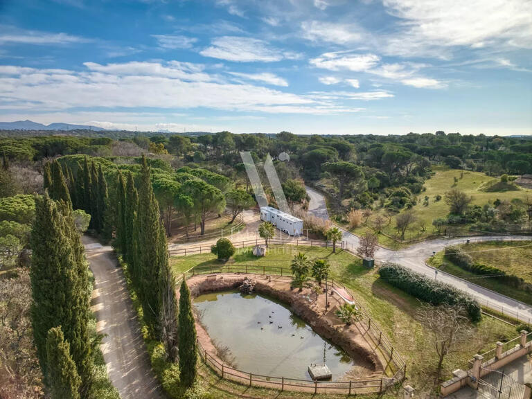 Vente Propriété équestre Roquebrune-sur-Argens - 10 chambres