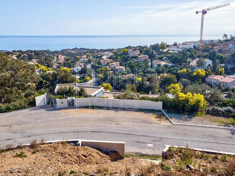 Land Roquebrune-sur-Argens - 923m²