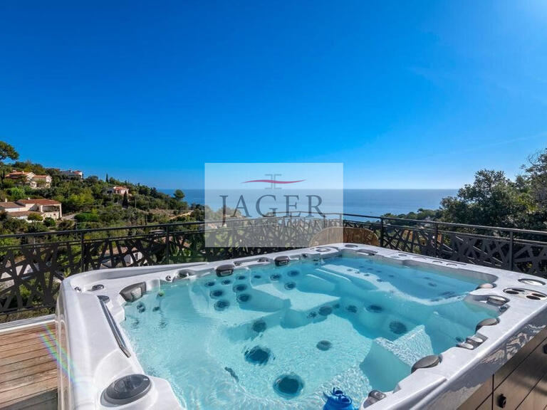 Villa Roquebrune-sur-Argens - 5 chambres - 250m²