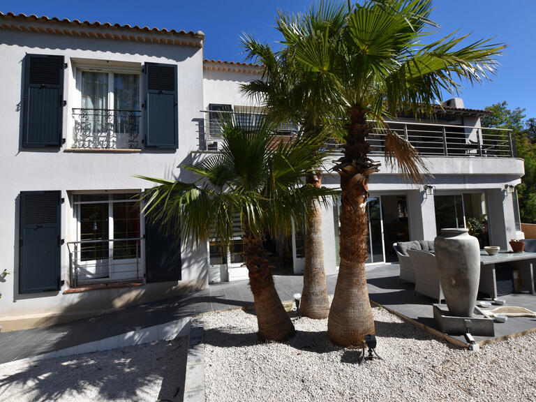 Villa Roquebrune-sur-Argens - 5 bedrooms - 260m²