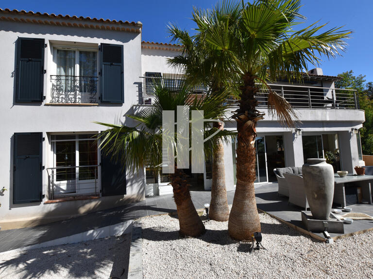 Villa Roquebrune-sur-Argens - 5 bedrooms - 260m²