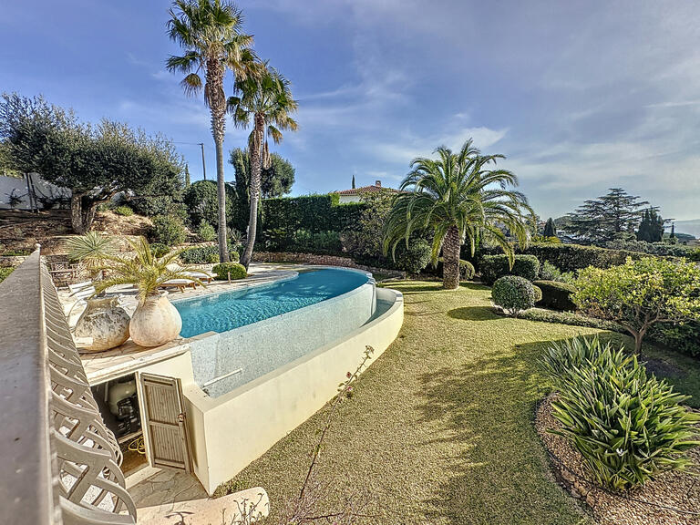 Villa Roquebrune-sur-Argens - 4 bedrooms - 177m²