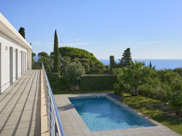 Villa Roquebrune-sur-Argens - 5 chambres - 384m²