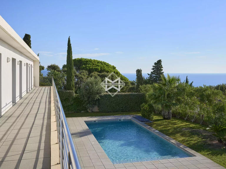 Villa Roquebrune-sur-Argens - 5 chambres - 384m²